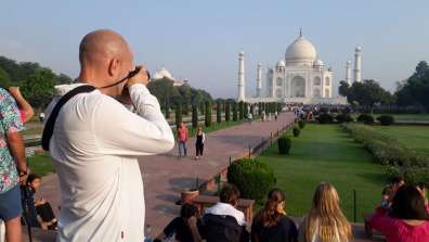 From Delhi: Day Trip to Taj Mahal by Superfast Train