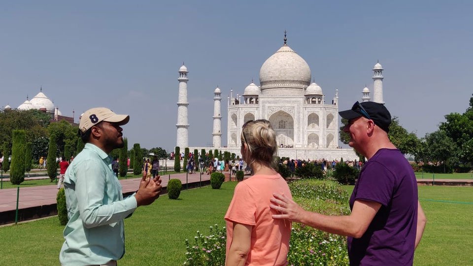 From Delhi: Day Trip to Taj Mahal by Superfast Train